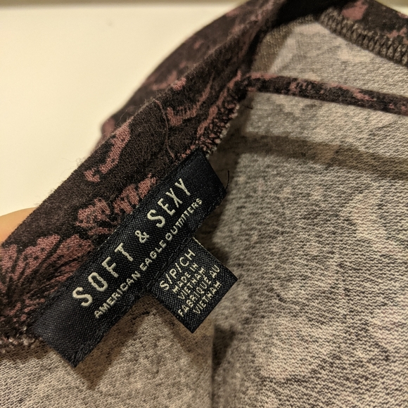 American Eagle soft & sexy floral cold shoulder cutout peplum top - Picture 7 of 8